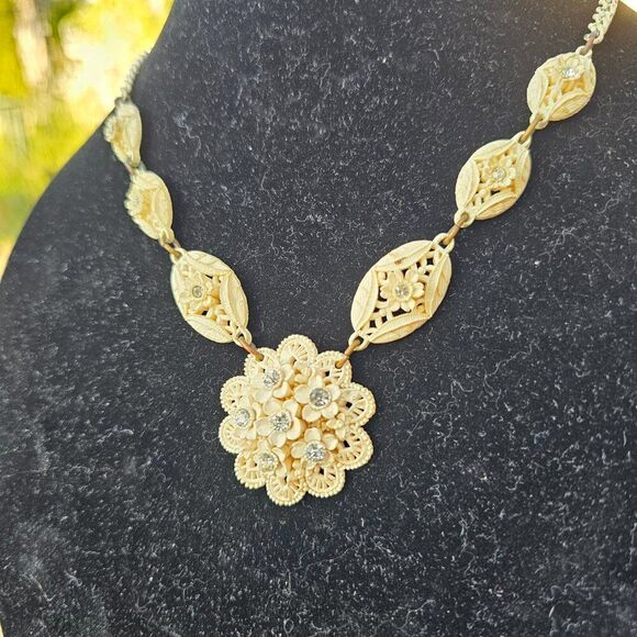 Vintage Mid-Century 1950s Carved Celluloid Floral Filigree Neclace - Picture 2 of 5